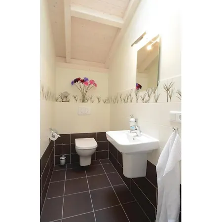 3 Bedroom Cozy In Nyaraló *