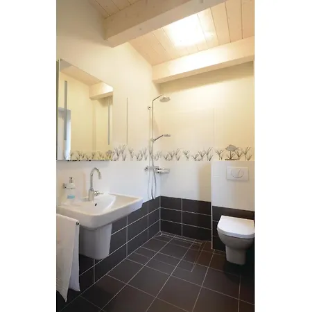 3 Bedroom Cozy In Сasa de vacaciones Dagebüll